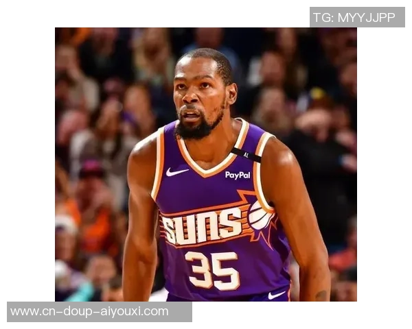 杜兰特太吃装备了,你得供认杜兰特现已老了,打不了高端局,体能最终时间底子跟不上